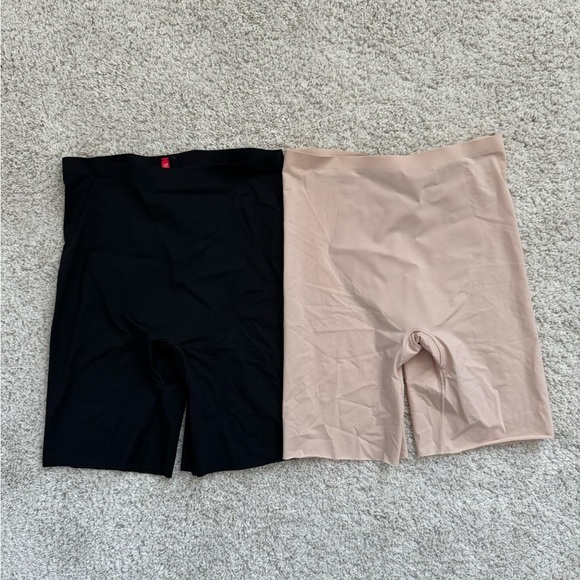 Spanx Seamless Mid-Thigh Shorts Bundle in Black and Nude Small - Picture 1 of 4